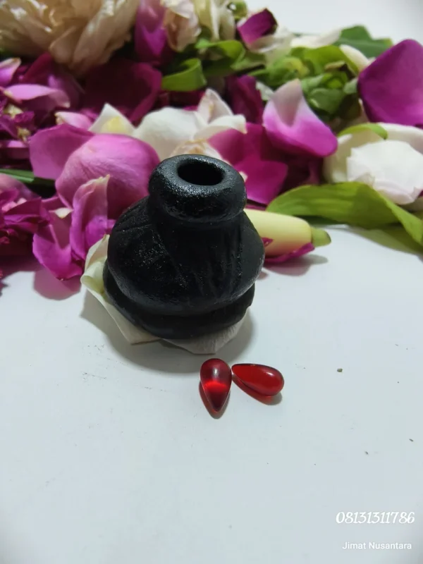 Sepasang Mustika Merah Delima