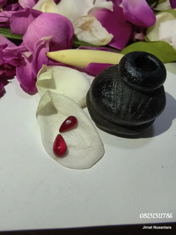 Sepasang Mustika Merah Delima